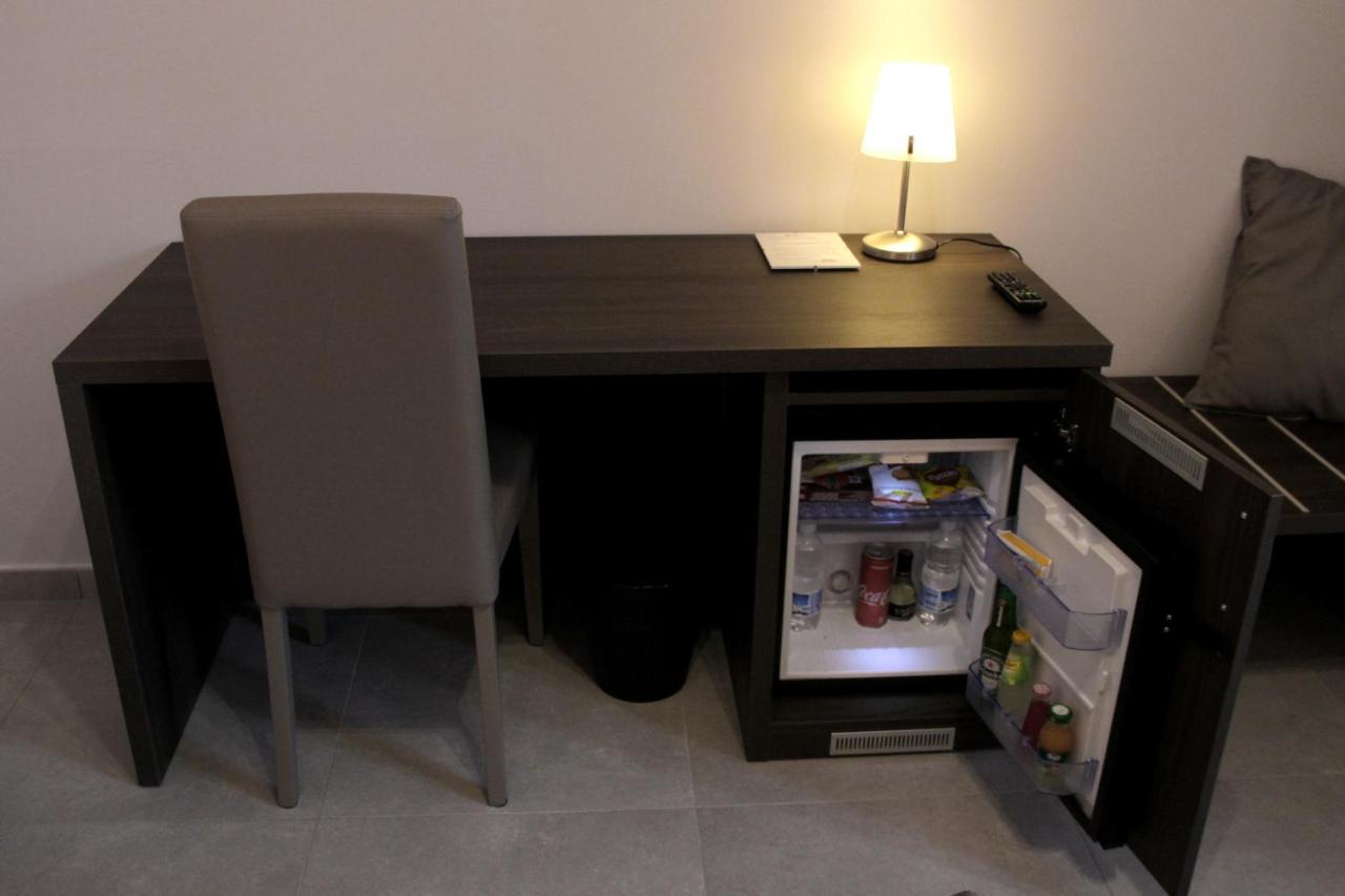 Easyroom Frosinone - Casello Autostradale Eksteriør bilde